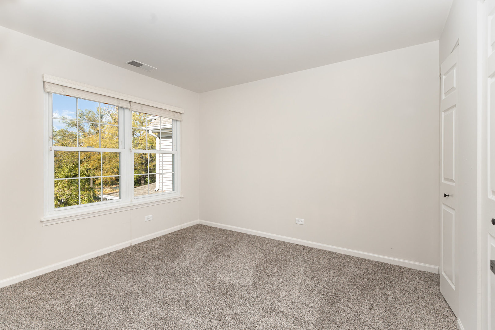 137 President Court, Carol Stream, IL 60188