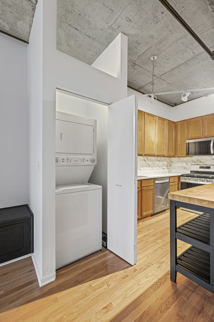 933 W VAN BUREN Street #523, Chicago, IL 60607