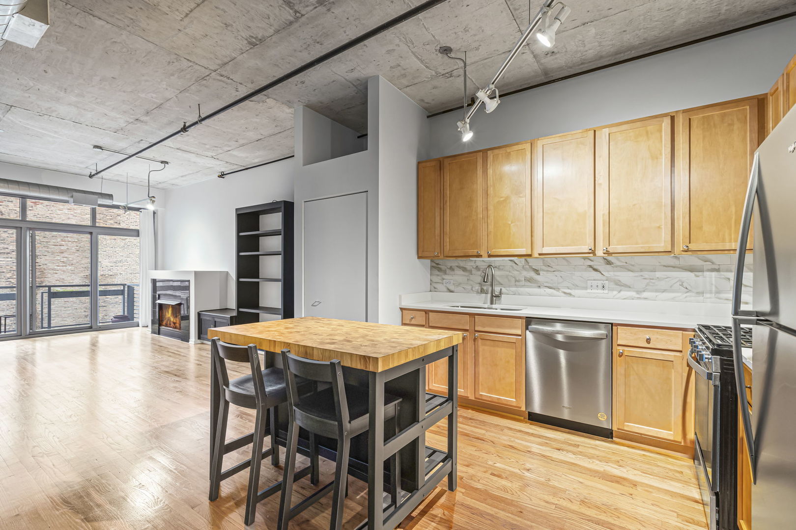 933 W VAN BUREN Street #523, Chicago, IL 60607