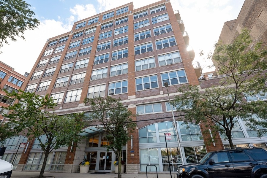933 W VAN BUREN Street #523, Chicago, IL 60607
