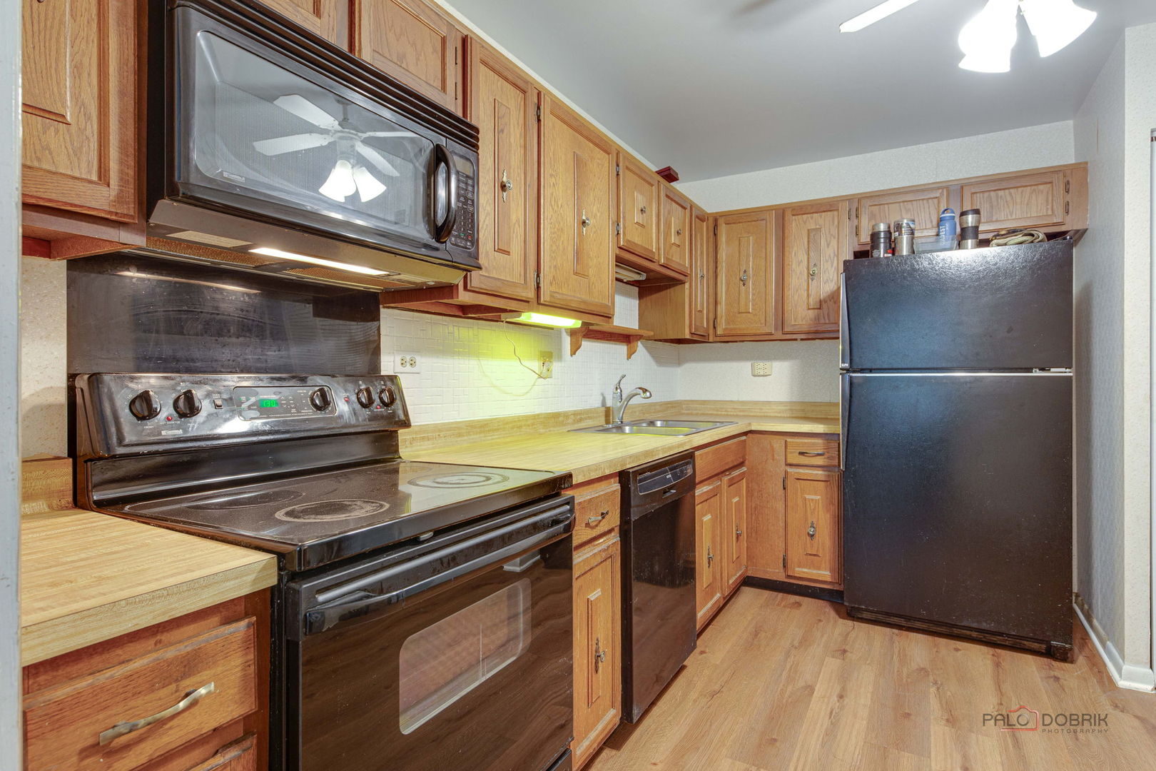 886 Swan Lane, Deerfield, IL 60015