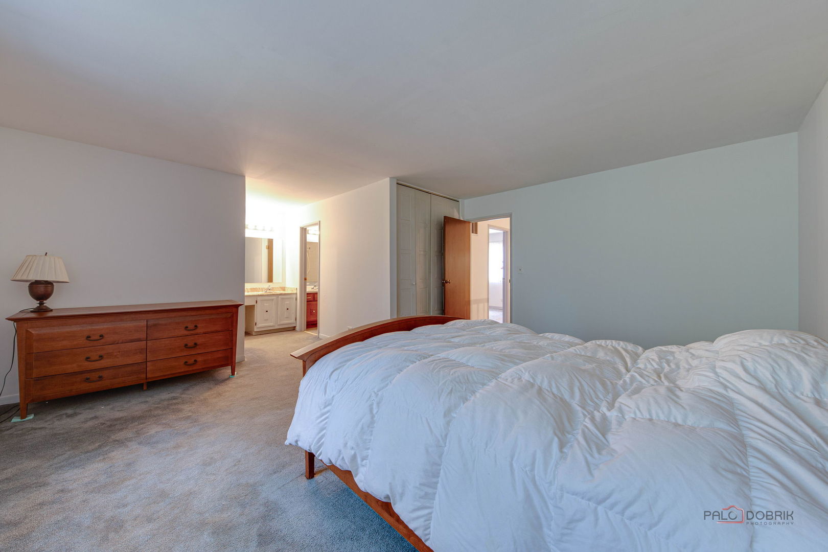 886 Swan Lane, Deerfield, IL 60015