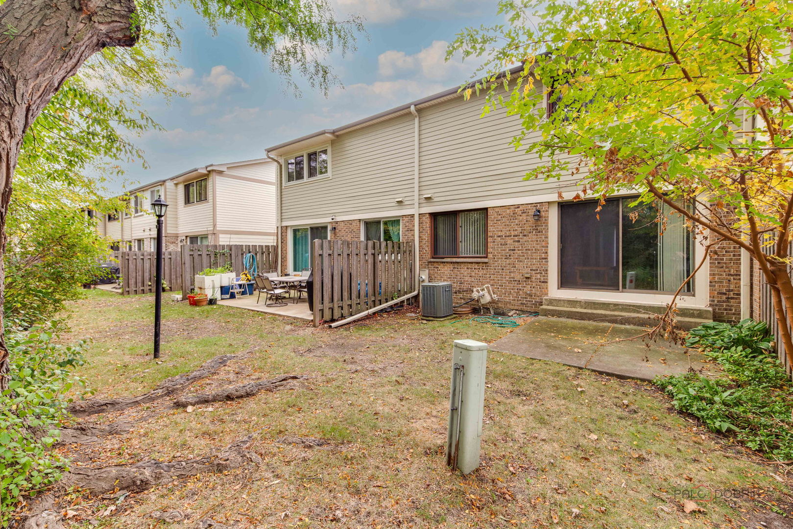 886 Swan Lane, Deerfield, IL 60015