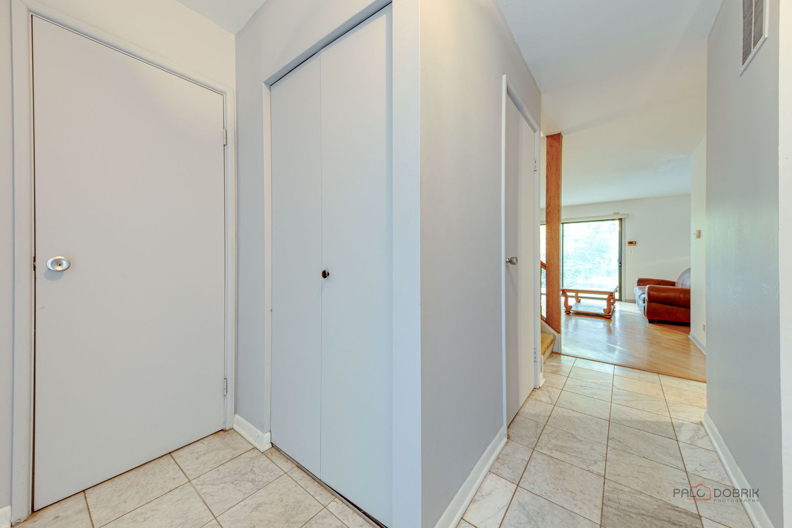 886 Swan Lane, Deerfield, IL 60015