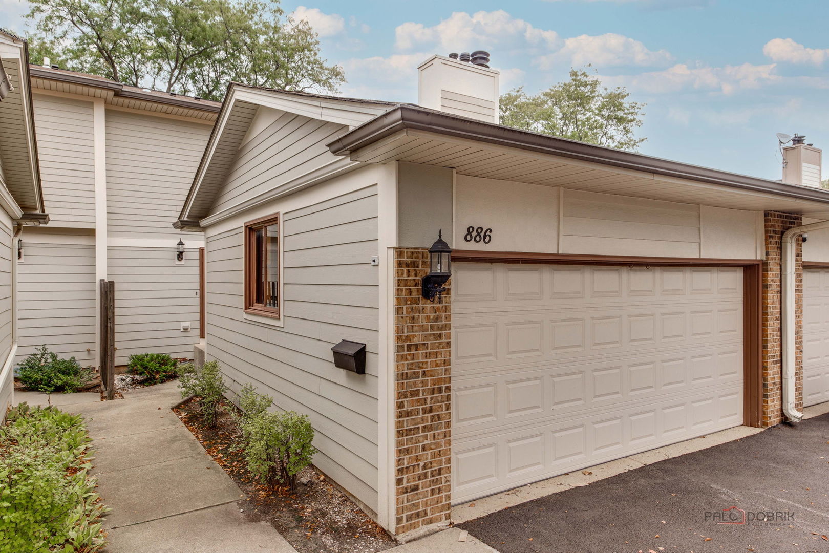 886 Swan Lane, Deerfield, IL 60015