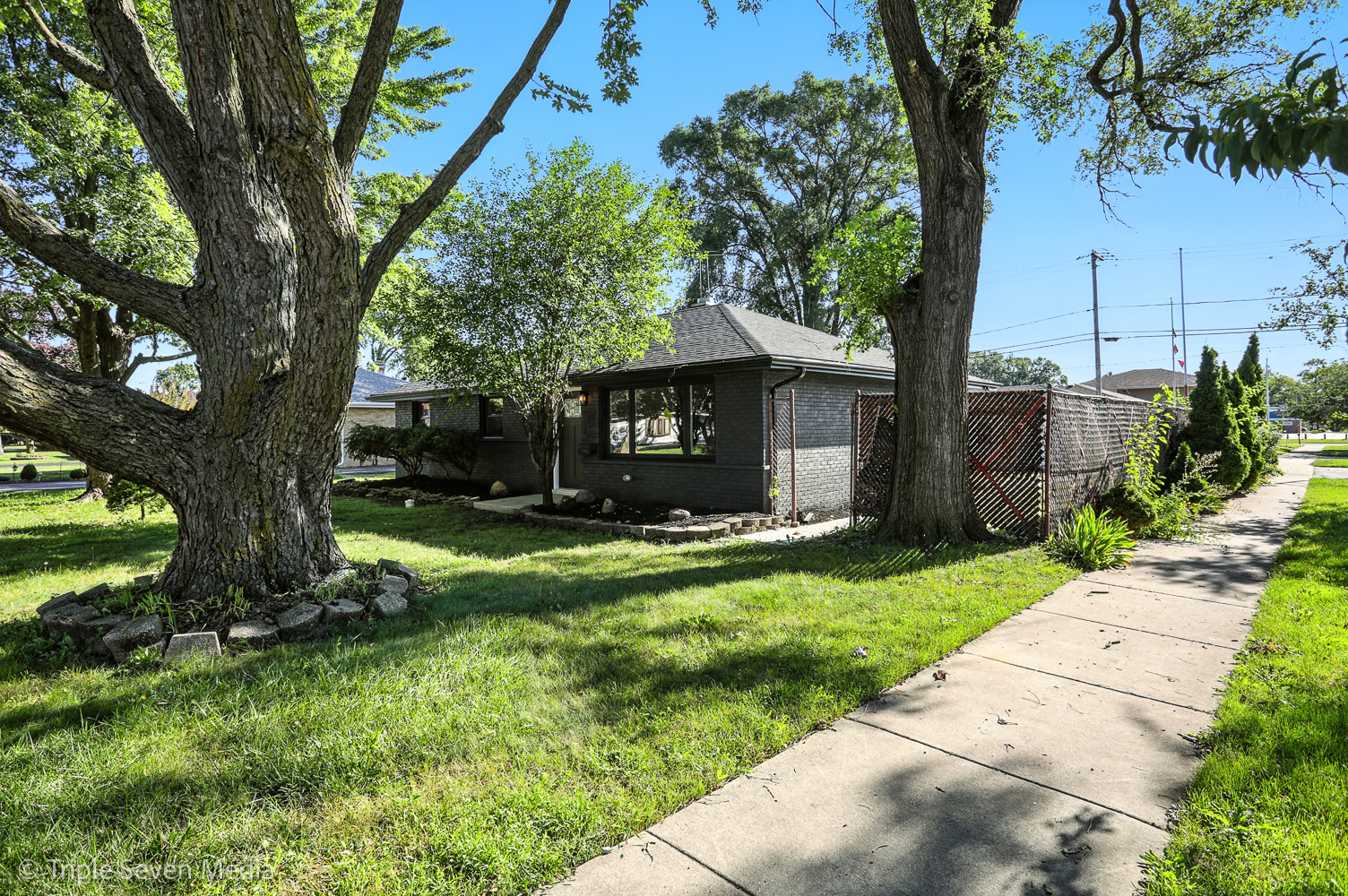8053 Newland Avenue, Burbank, IL 60459