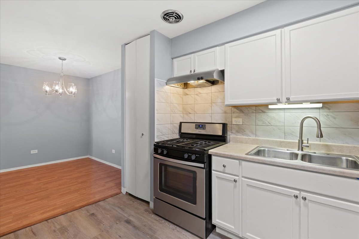 5348 N Cumberland Avenue #206, Chicago, IL 60656