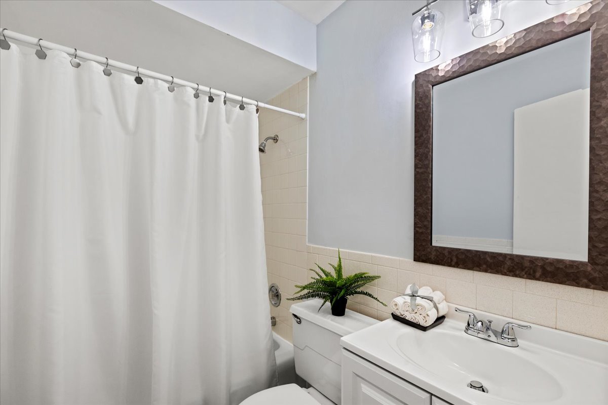5348 N Cumberland Avenue #206, Chicago, IL 60656