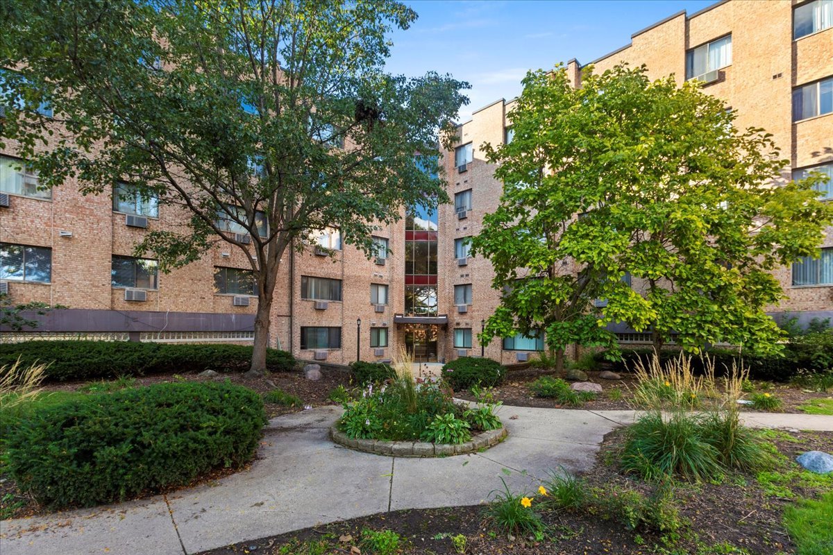 5348 N Cumberland Avenue #206, Chicago, IL 60656