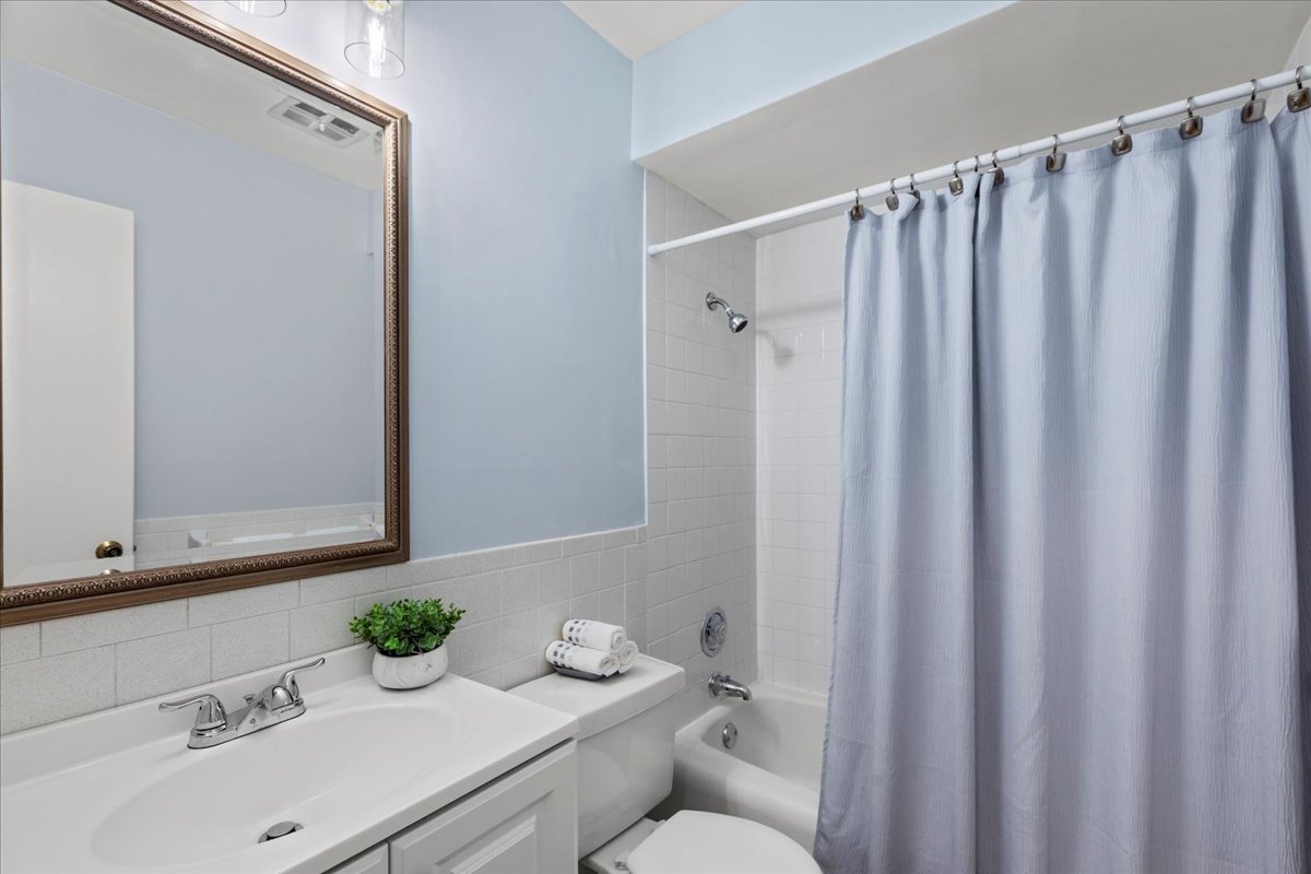 5348 N Cumberland Avenue #206, Chicago, IL 60656