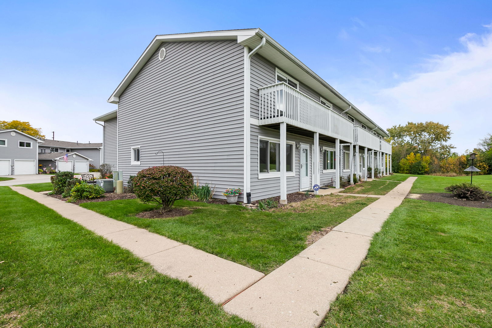 17438 W Walnut Lane, Gurnee, IL 60031