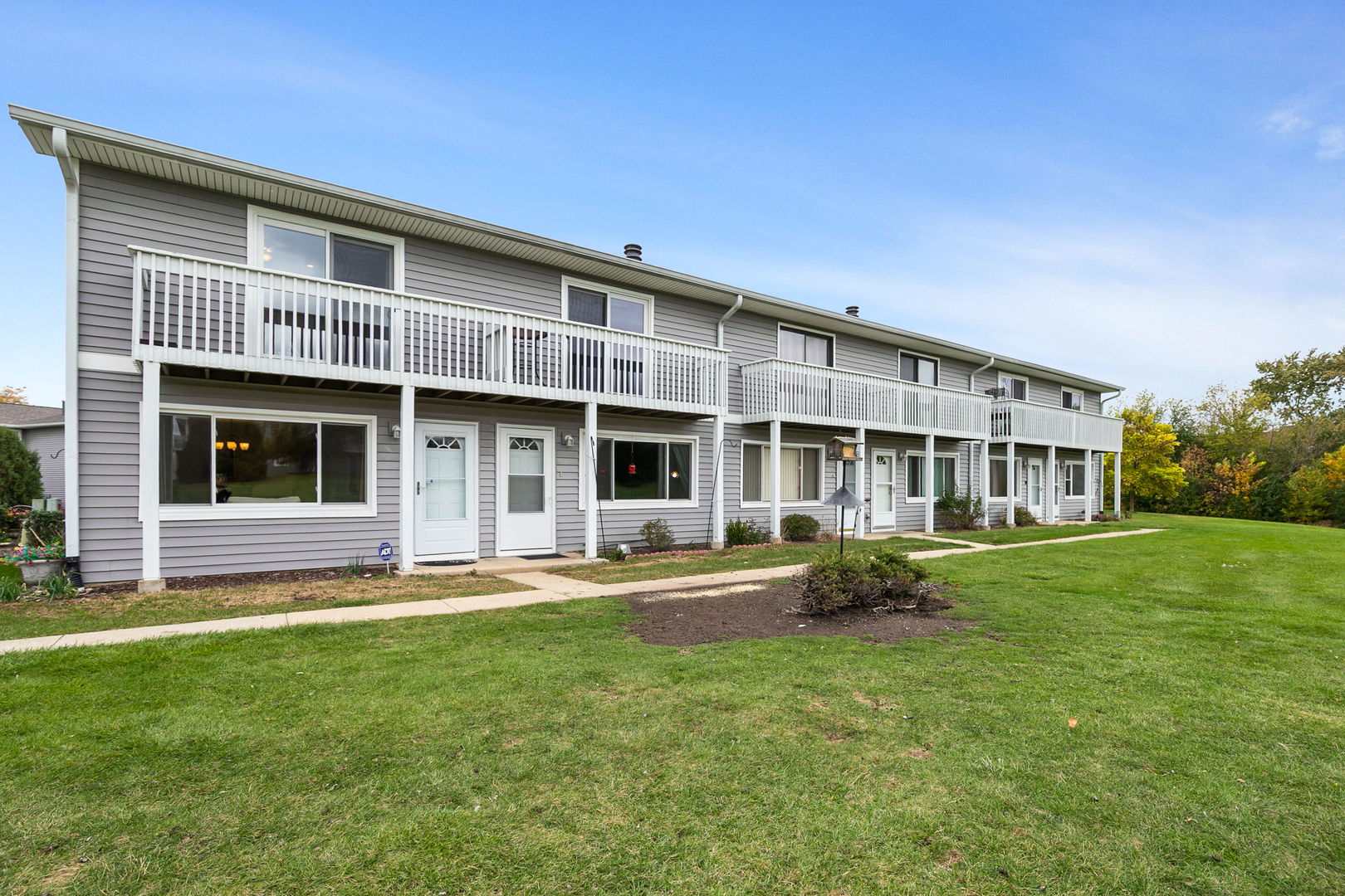 17438 W Walnut Lane, Gurnee, IL 60031