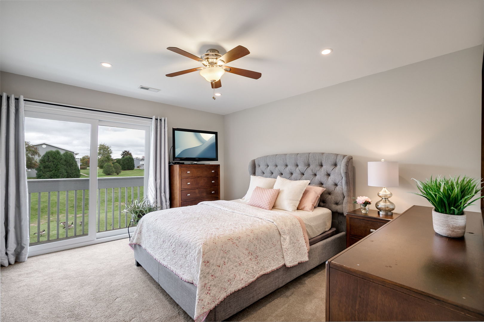 17438 W Walnut Lane, Gurnee, IL 60031