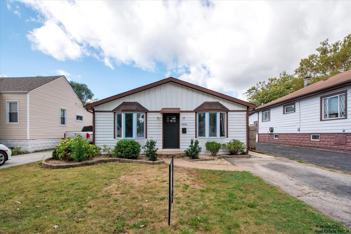 14914 AVERS Avenue, Midlothian, IL 60445