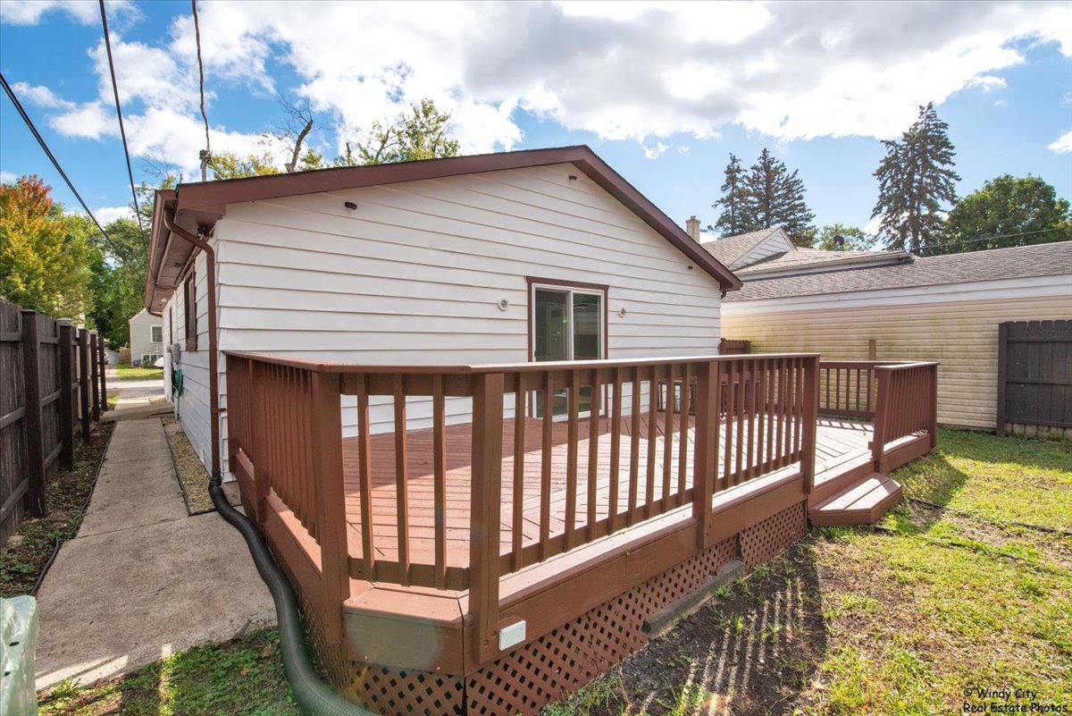 14914 AVERS Avenue, Midlothian, IL 60445
