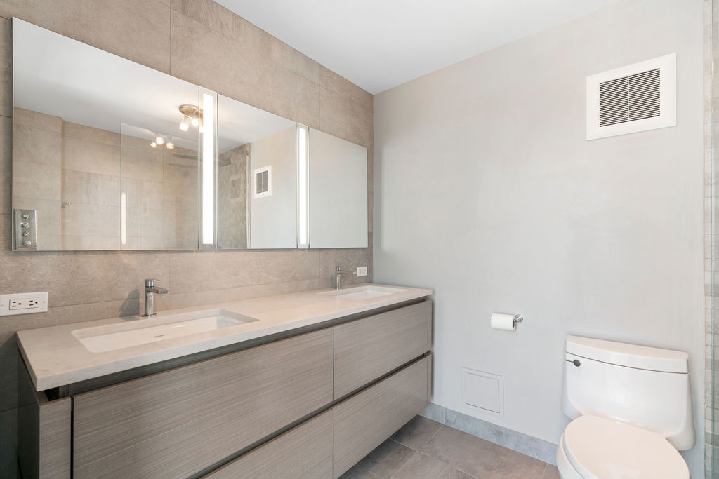 111 E Chestnut Street #38A, Chicago, IL 60611