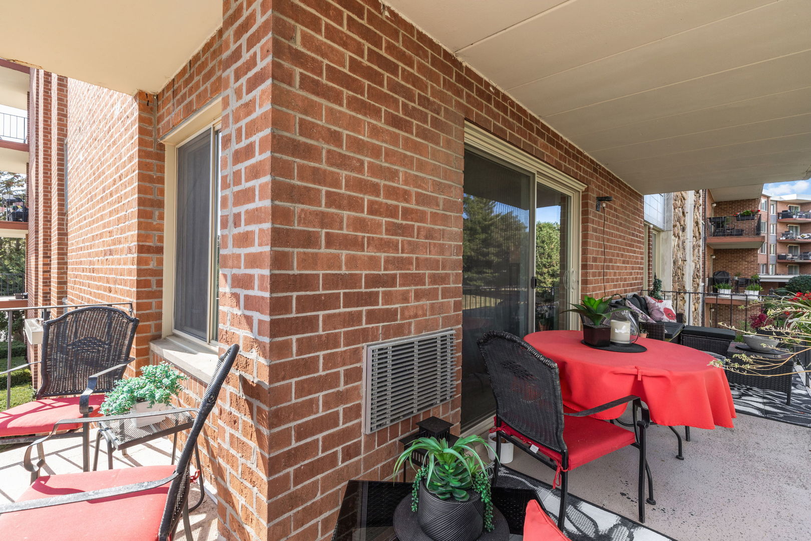 18 E Old Willow Road #210N, Prospect Heights, IL 60070