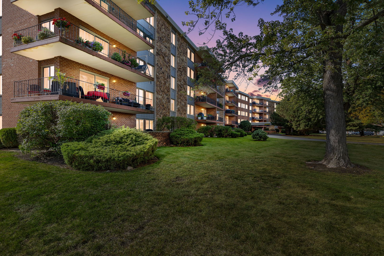 18 E Old Willow Road #210N, Prospect Heights, IL 60070