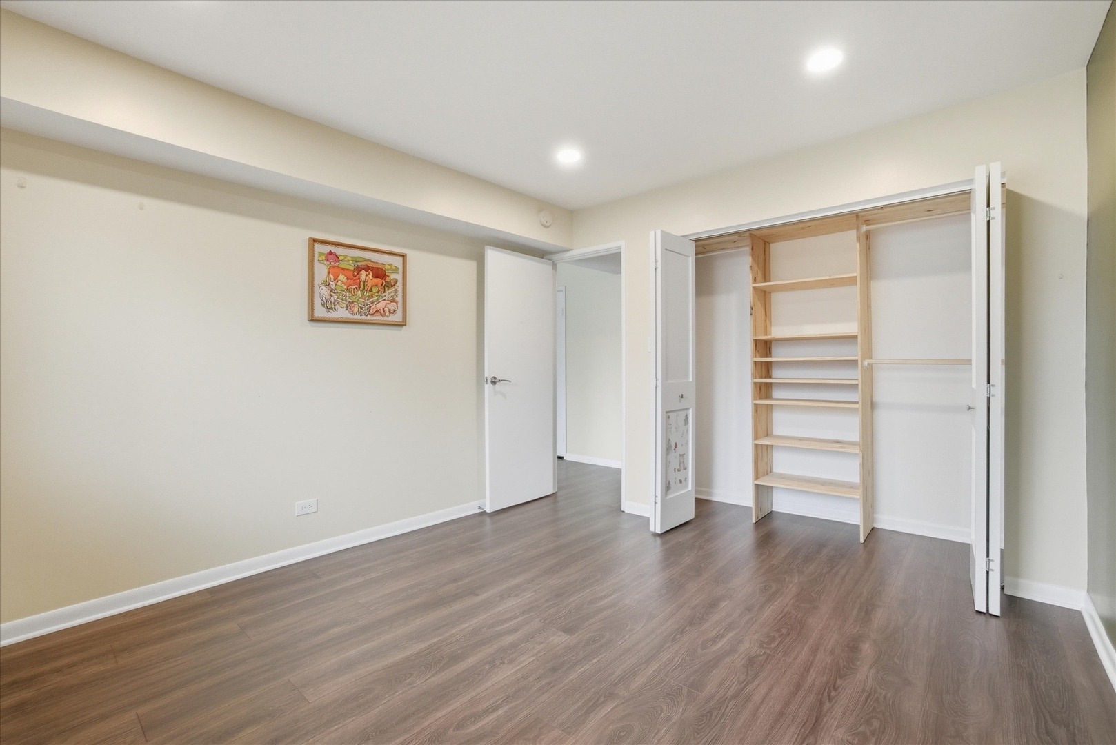 9427 Bay Colony Drive #2S, Des Plaines, IL 60016