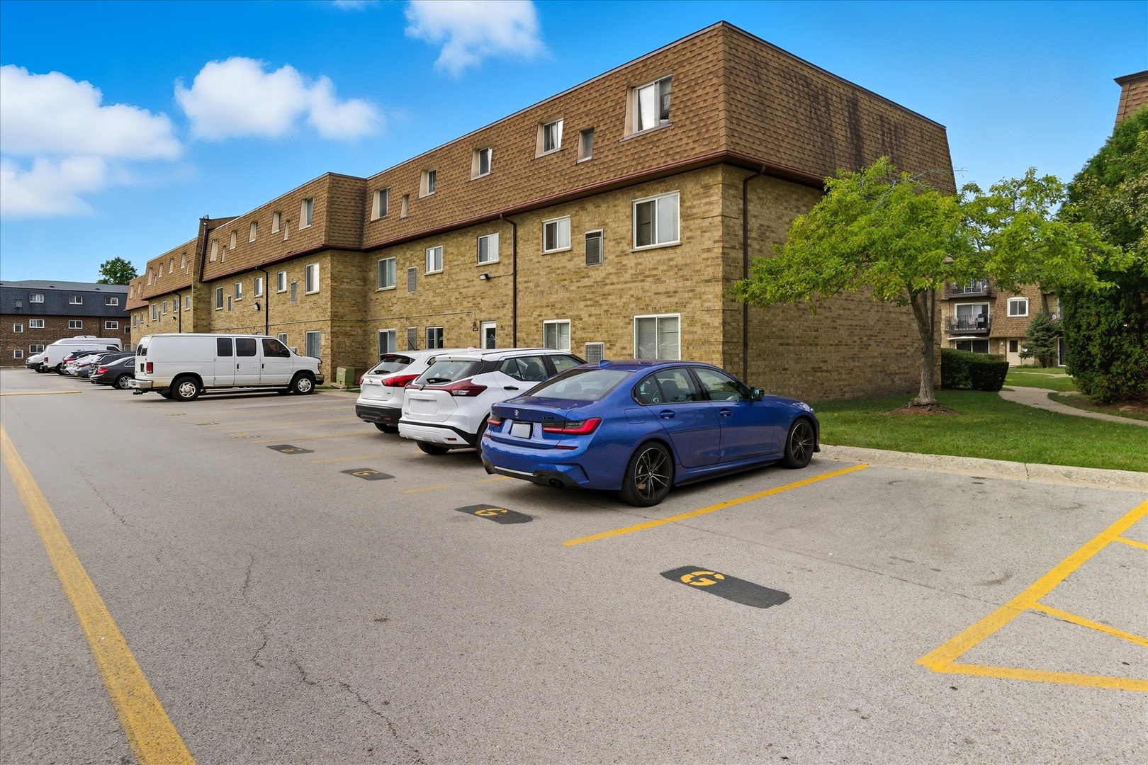 9427 Bay Colony Drive #2S, Des Plaines, IL 60016