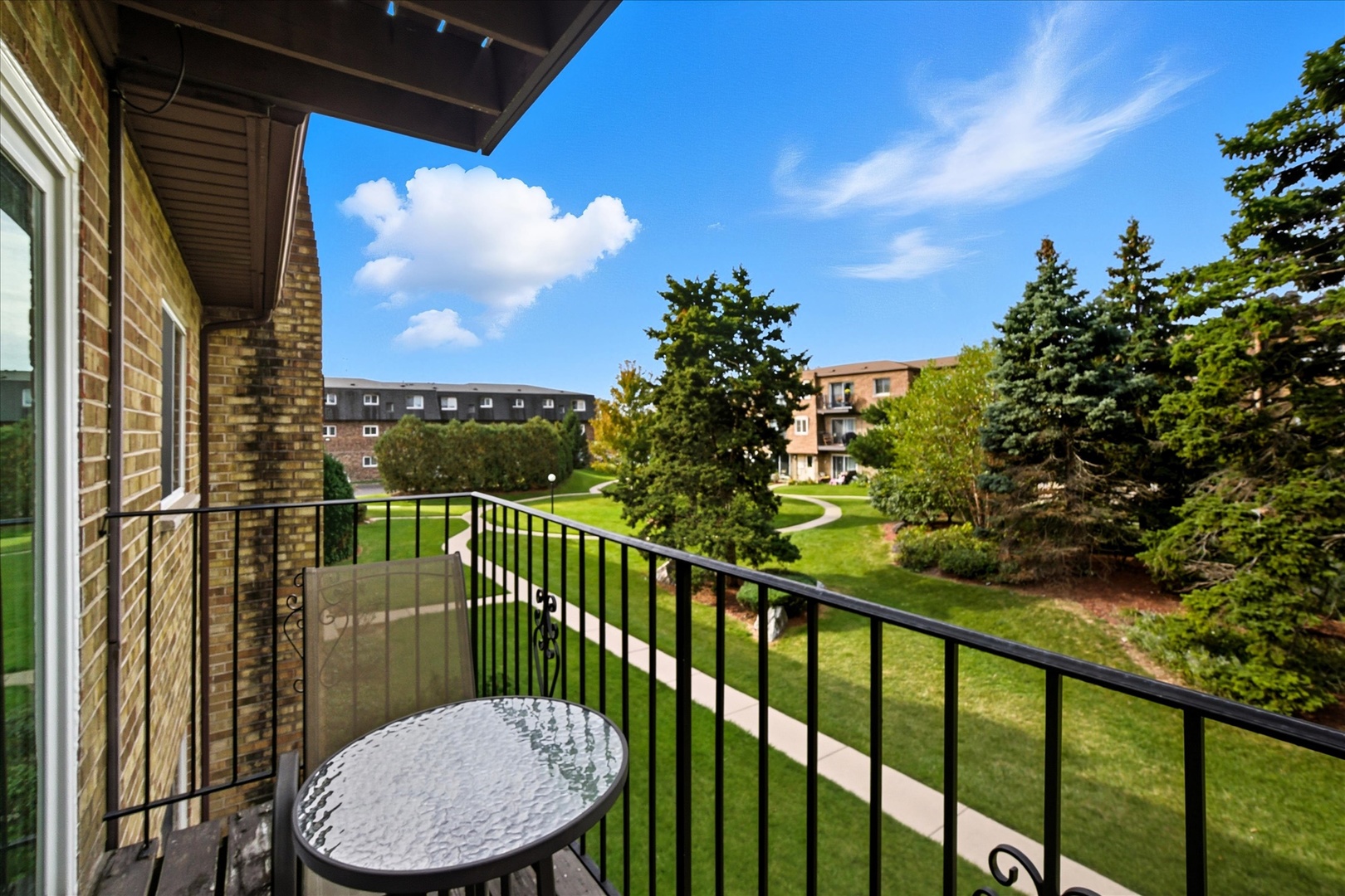 9427 Bay Colony Drive #2S, Des Plaines, IL 60016