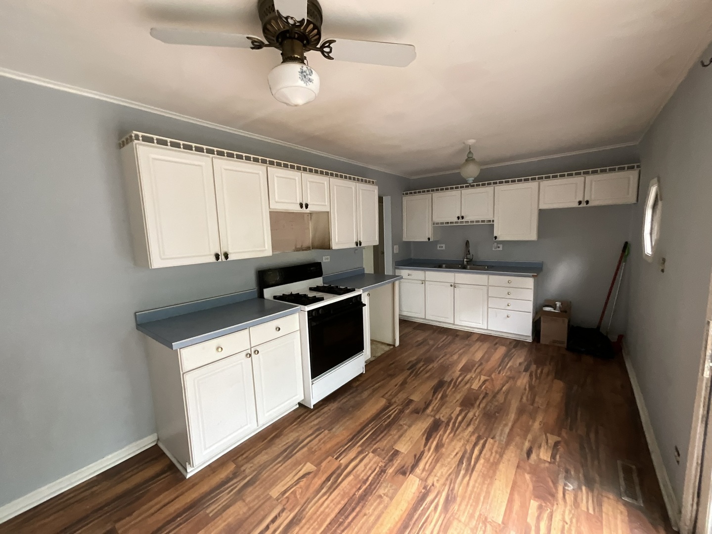 915 Mayfield Drive, Round Lake Beach, IL 60073