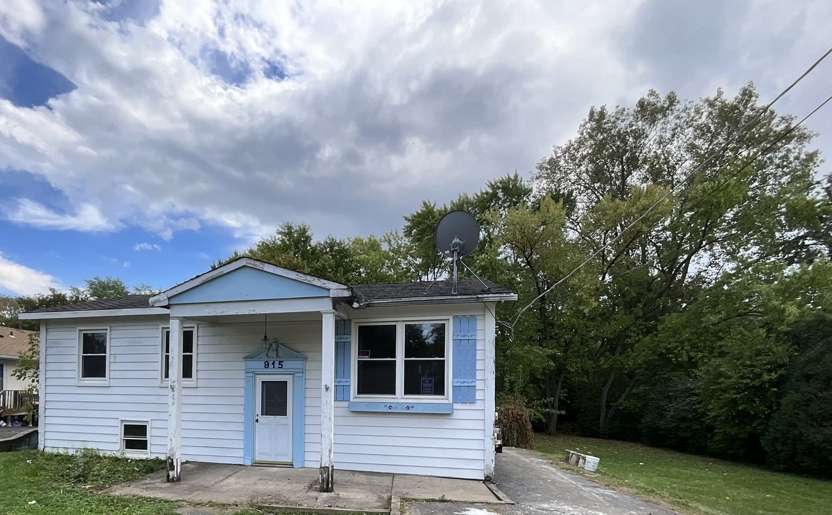 915 Mayfield Drive, Round Lake Beach, IL 60073