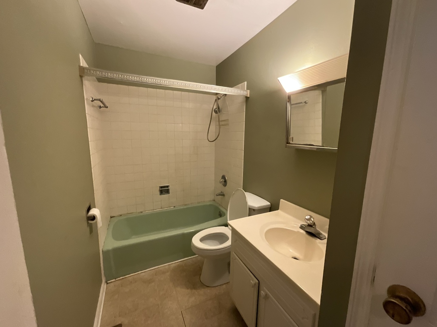 915 Mayfield Drive, Round Lake Beach, IL 60073