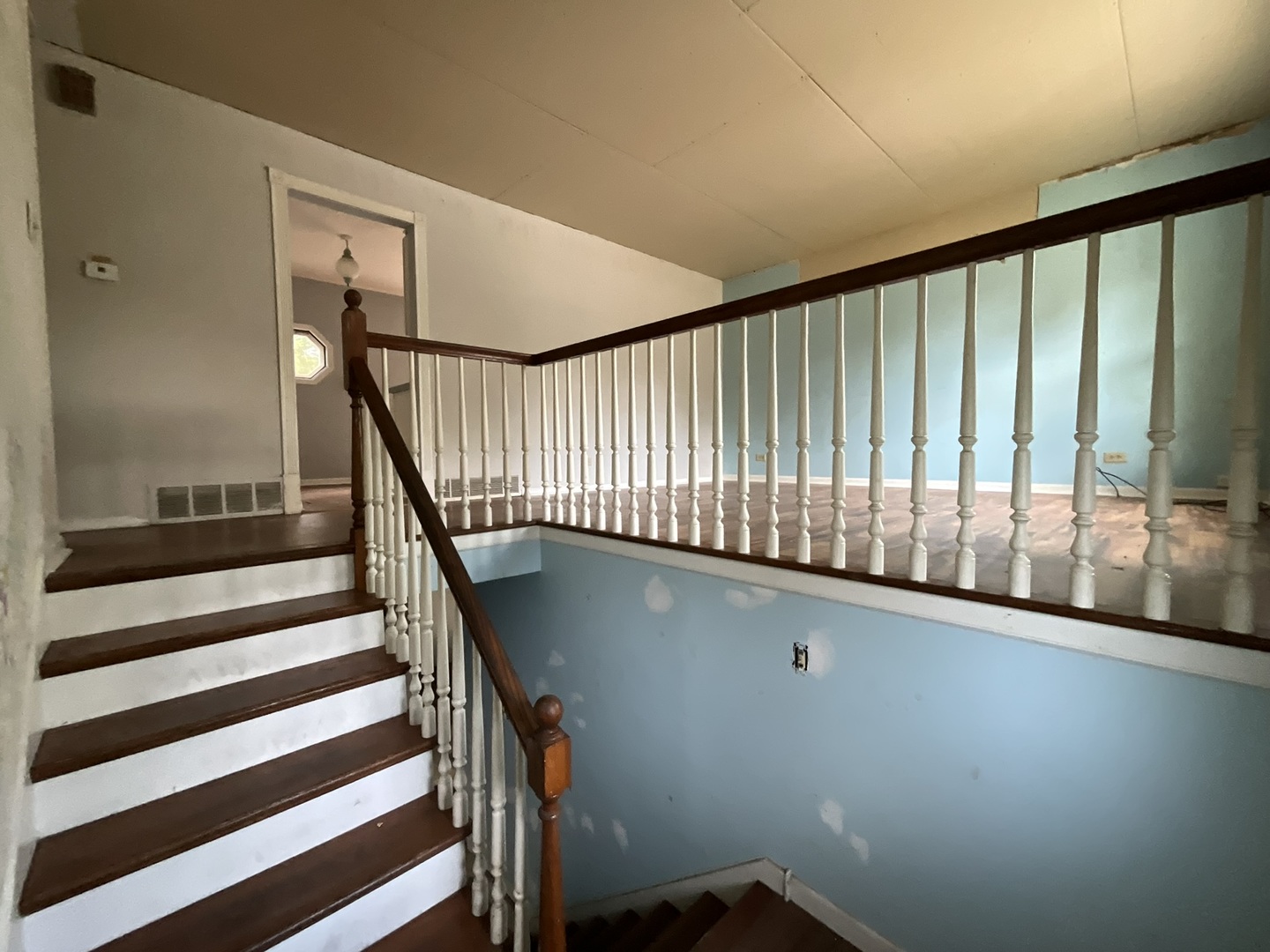 915 Mayfield Drive, Round Lake Beach, IL 60073