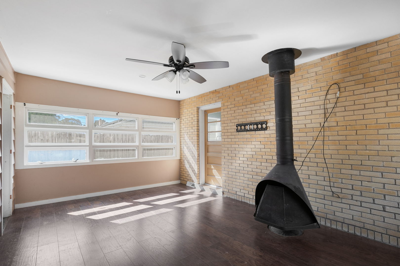 847 Mckinley Avenue, Mundelein, IL 60060