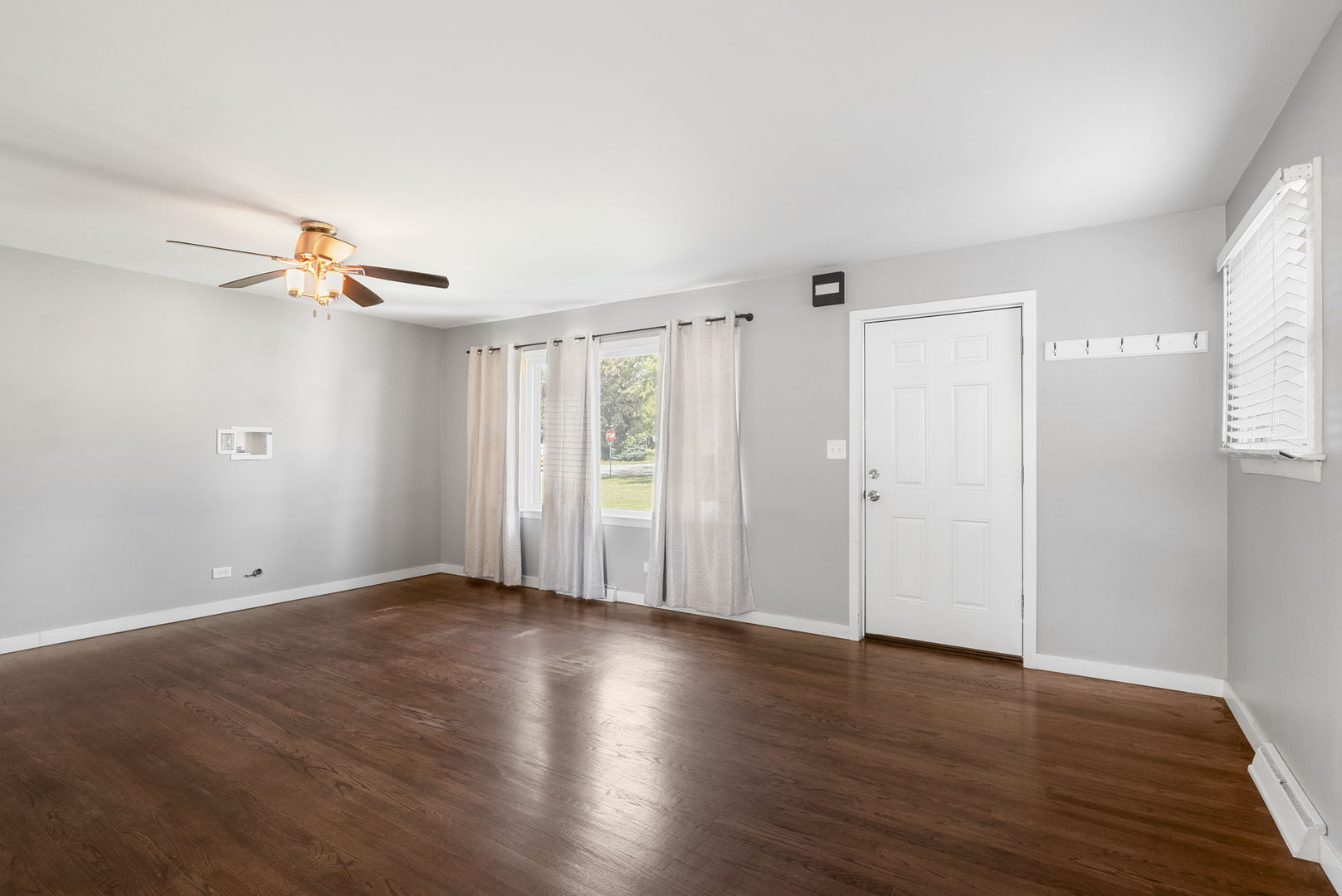 847 Mckinley Avenue, Mundelein, IL 60060