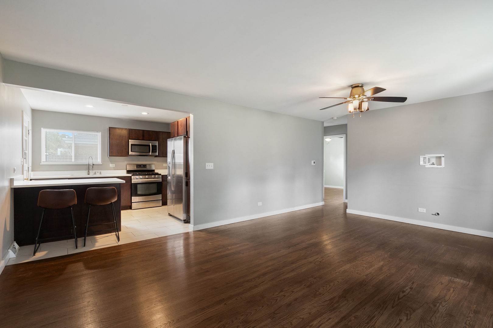 847 Mckinley Avenue, Mundelein, IL 60060