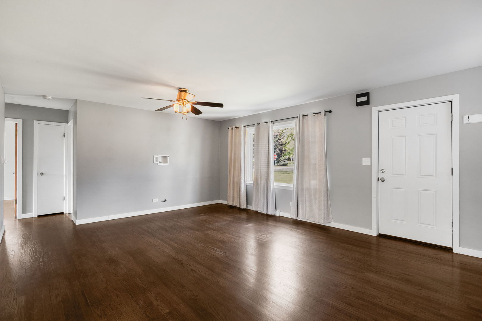 847 Mckinley Avenue, Mundelein, IL 60060