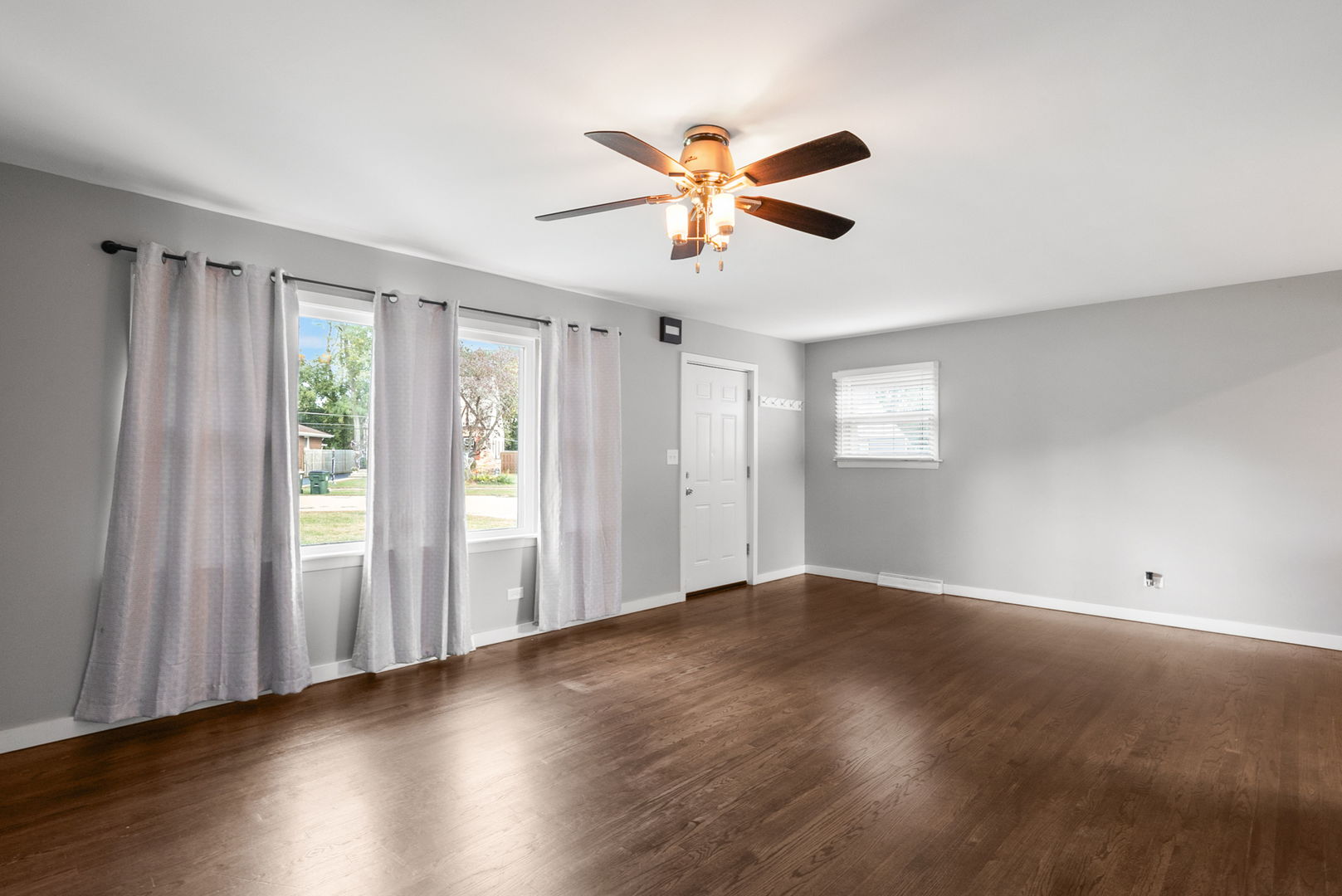 847 Mckinley Avenue, Mundelein, IL 60060