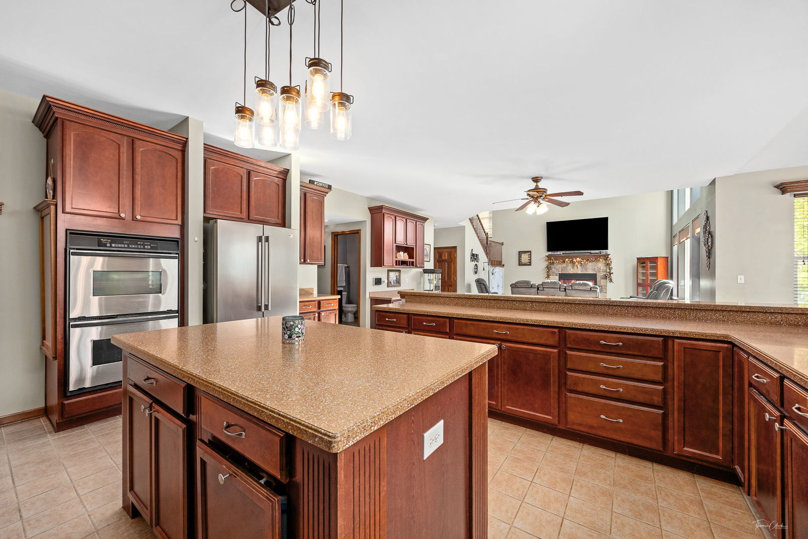 555 Litchfield Way, Oswego, IL 60543