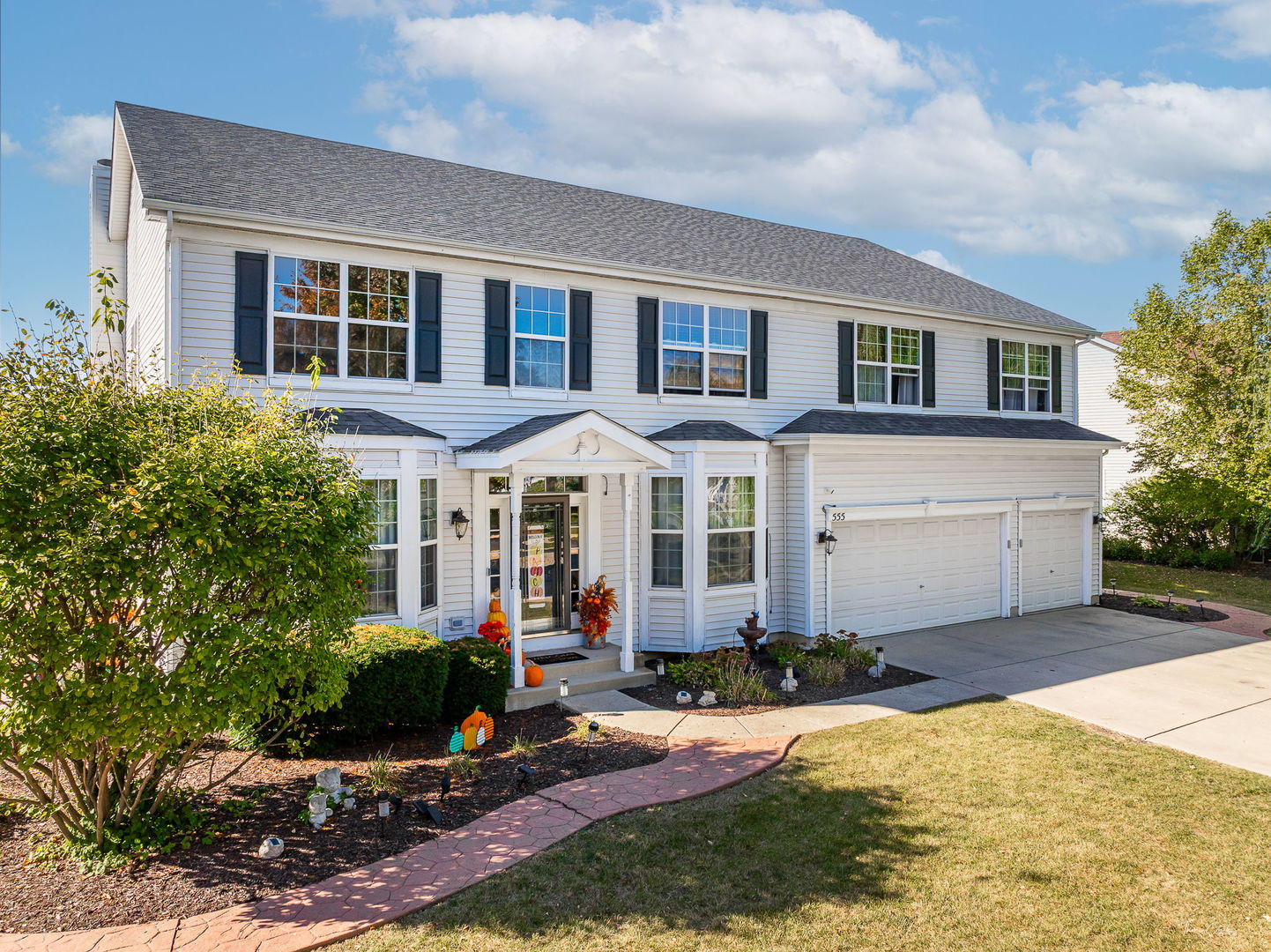 555 Litchfield Way, Oswego, IL 60543