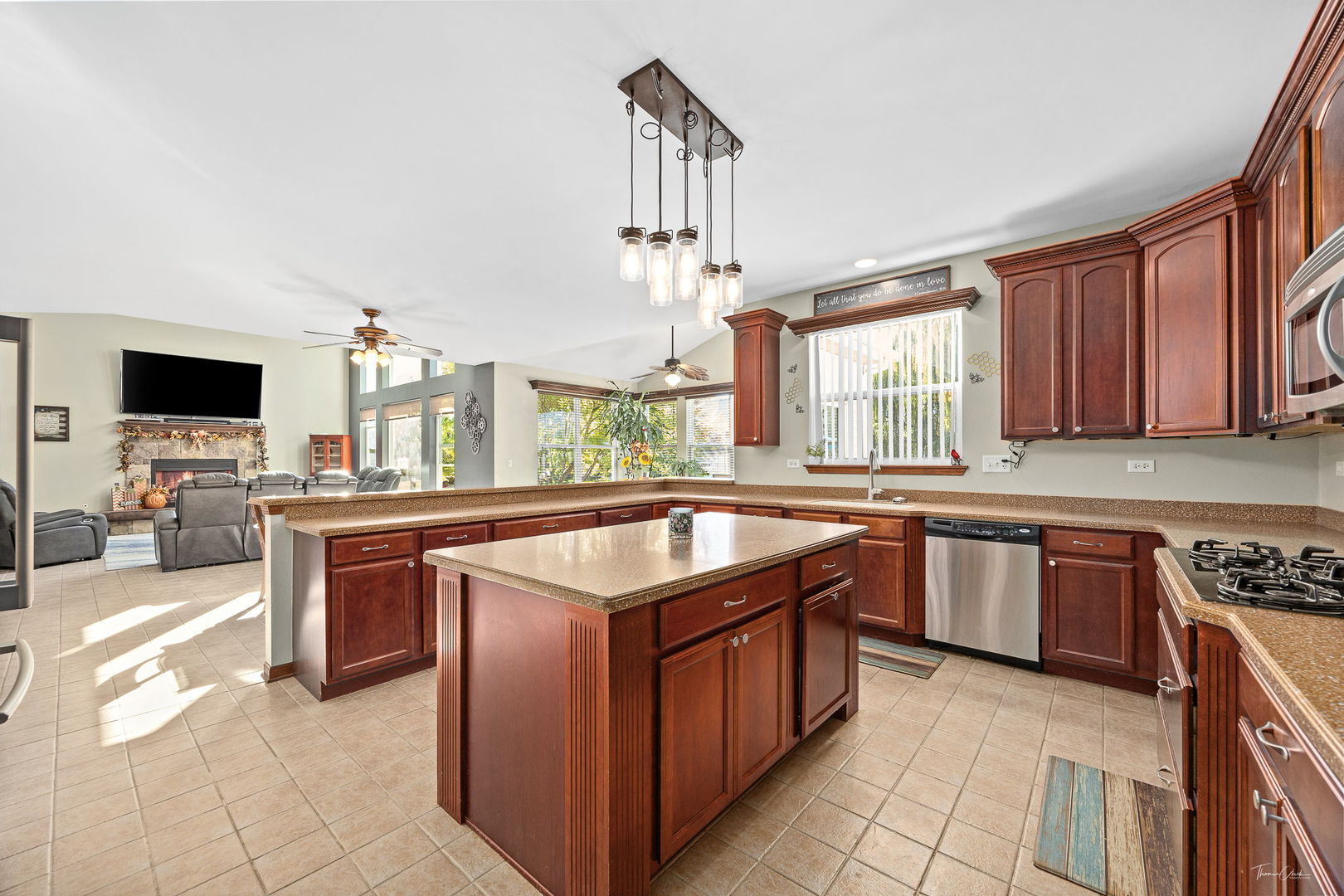 555 Litchfield Way, Oswego, IL 60543