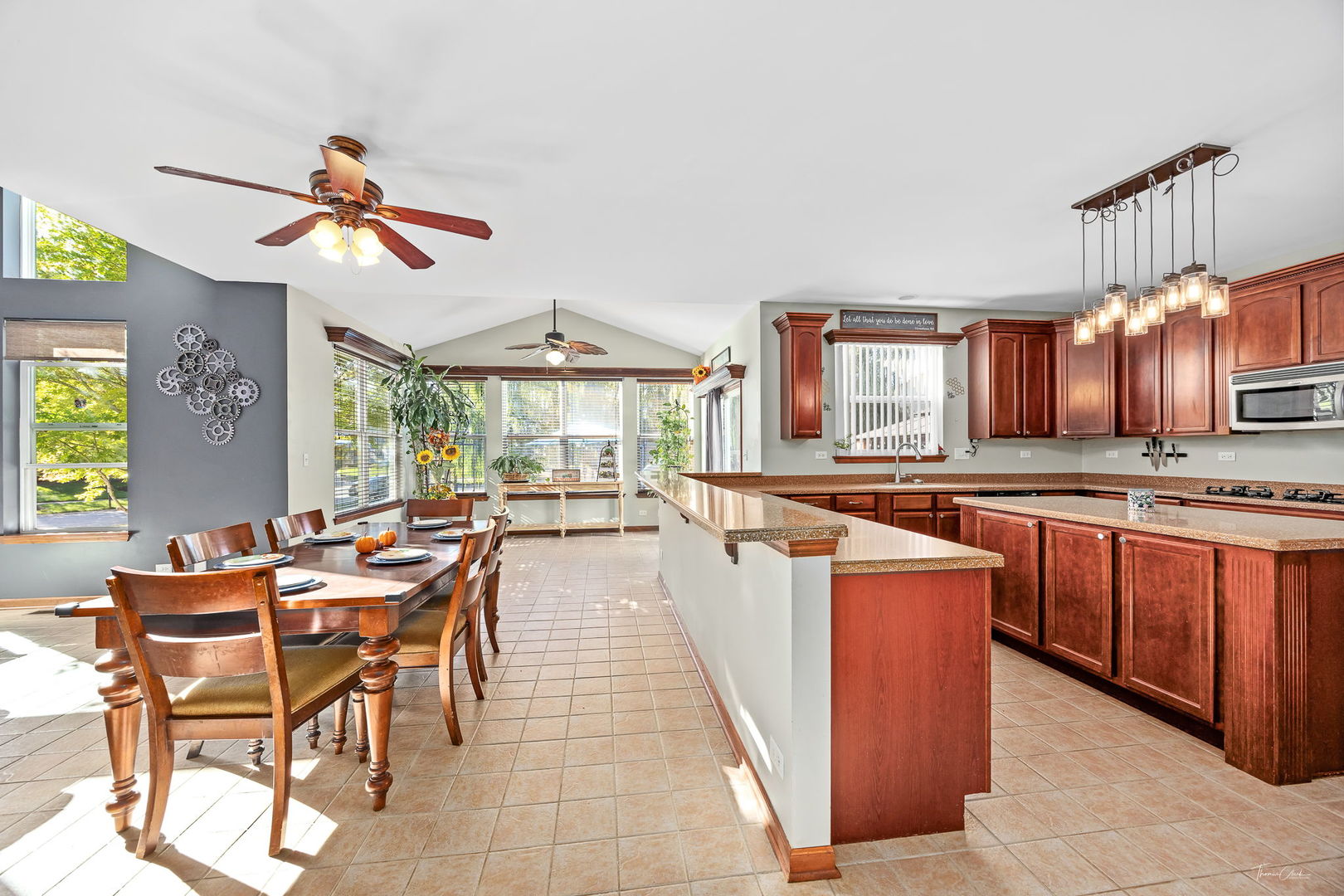 555 Litchfield Way, Oswego, IL 60543