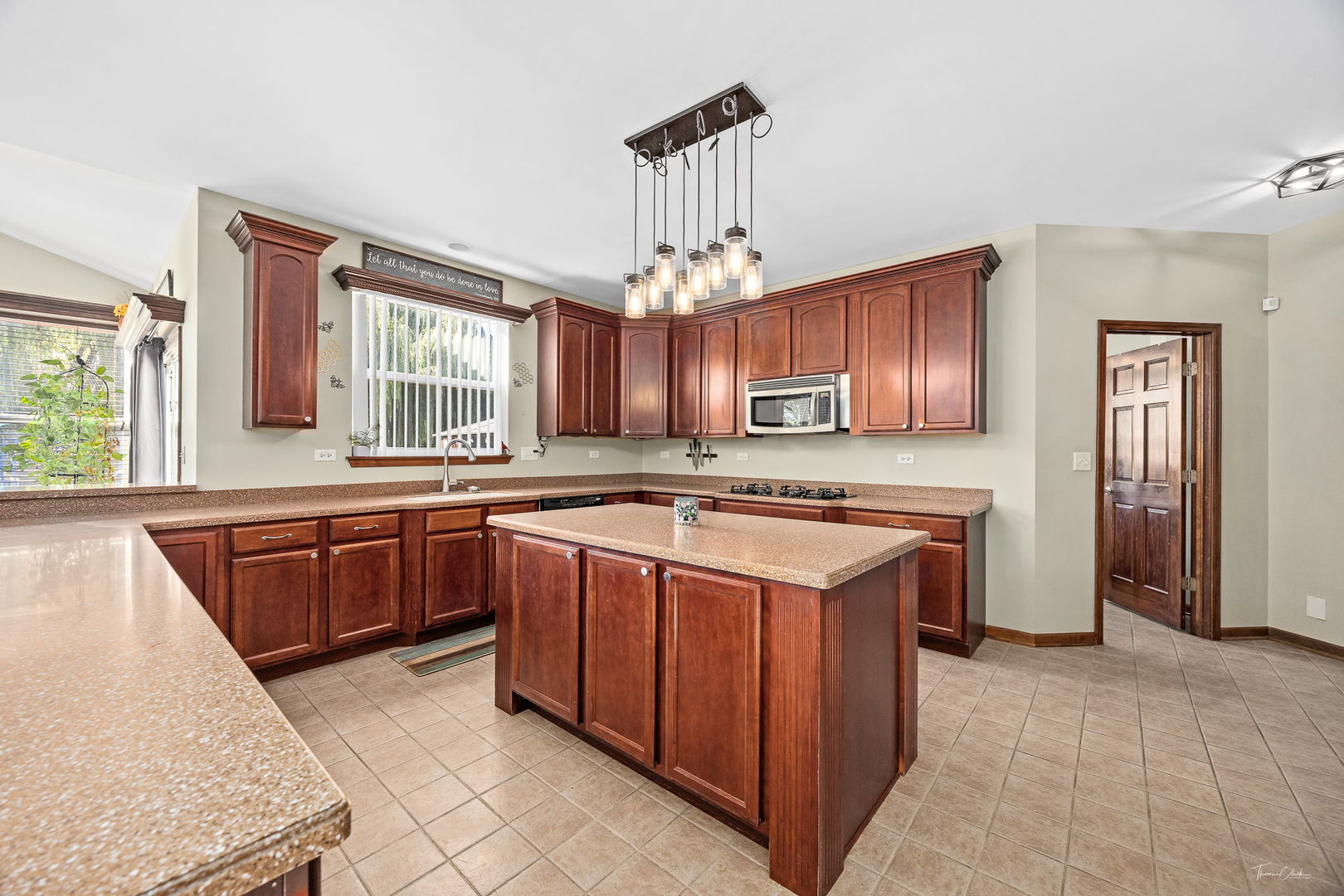 555 Litchfield Way, Oswego, IL 60543