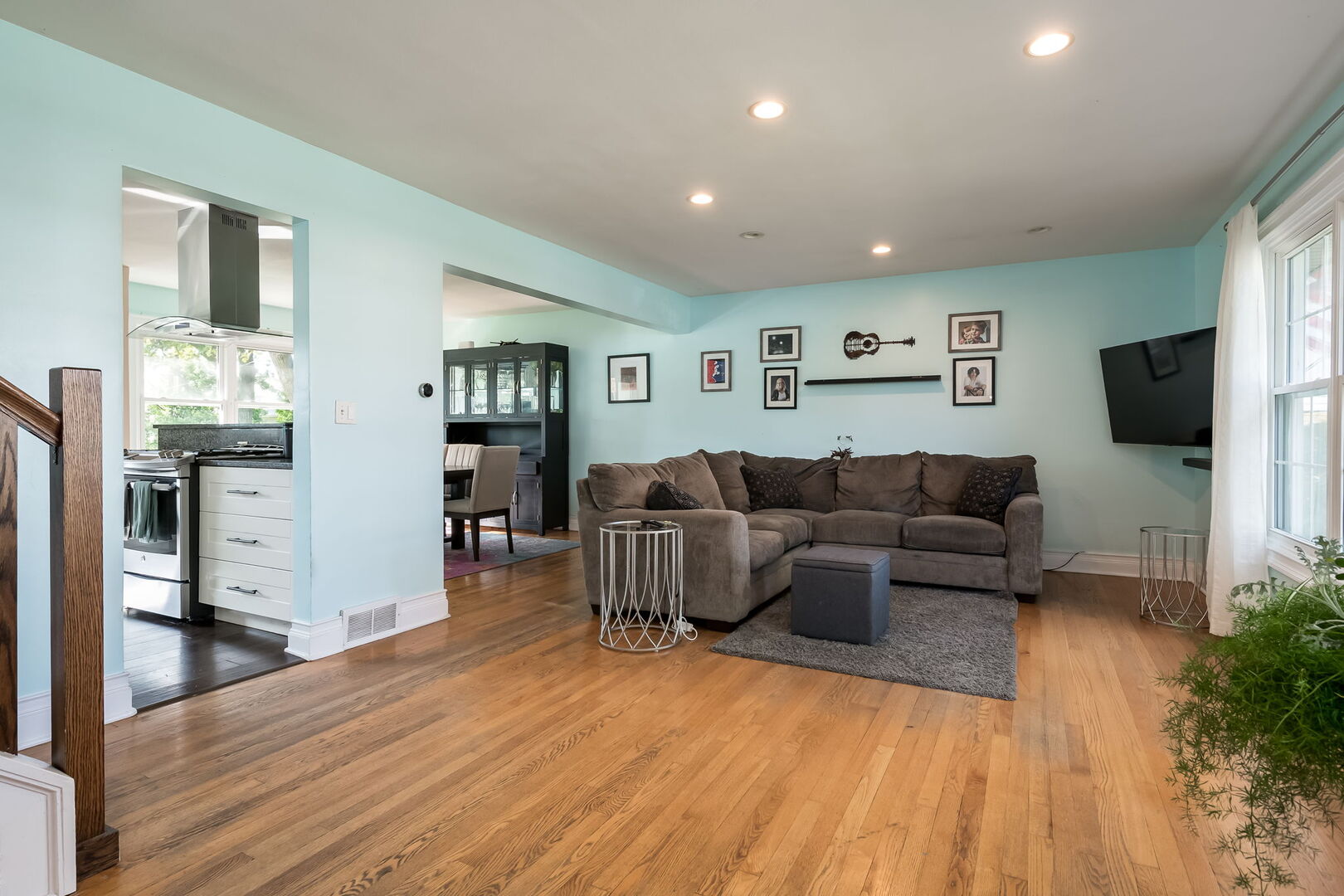 522 E Park Manor Court, Elmhurst, IL 60126