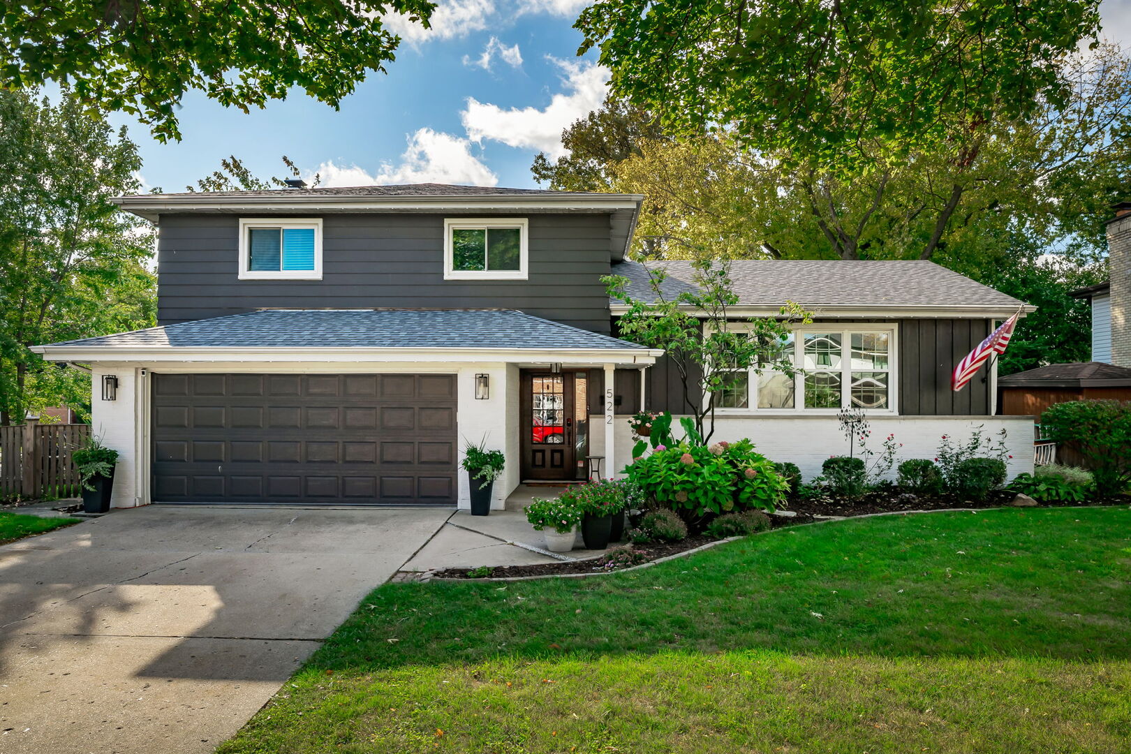 522 E Park Manor Court, Elmhurst, IL 60126