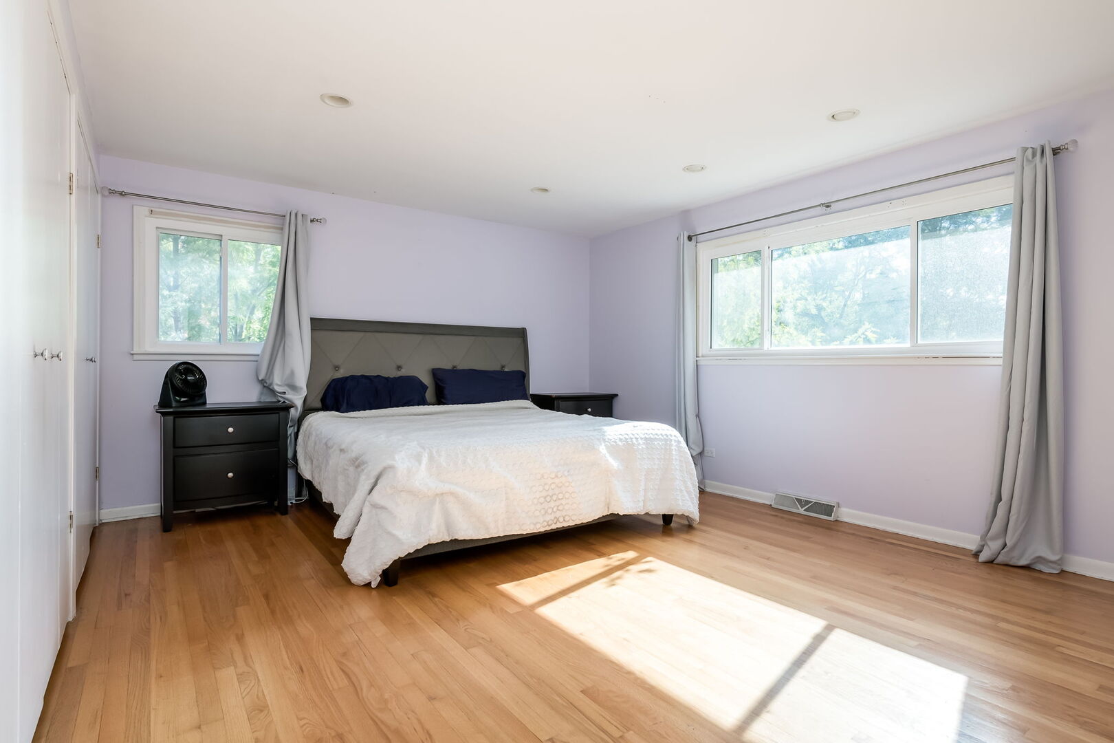 522 E Park Manor Court, Elmhurst, IL 60126