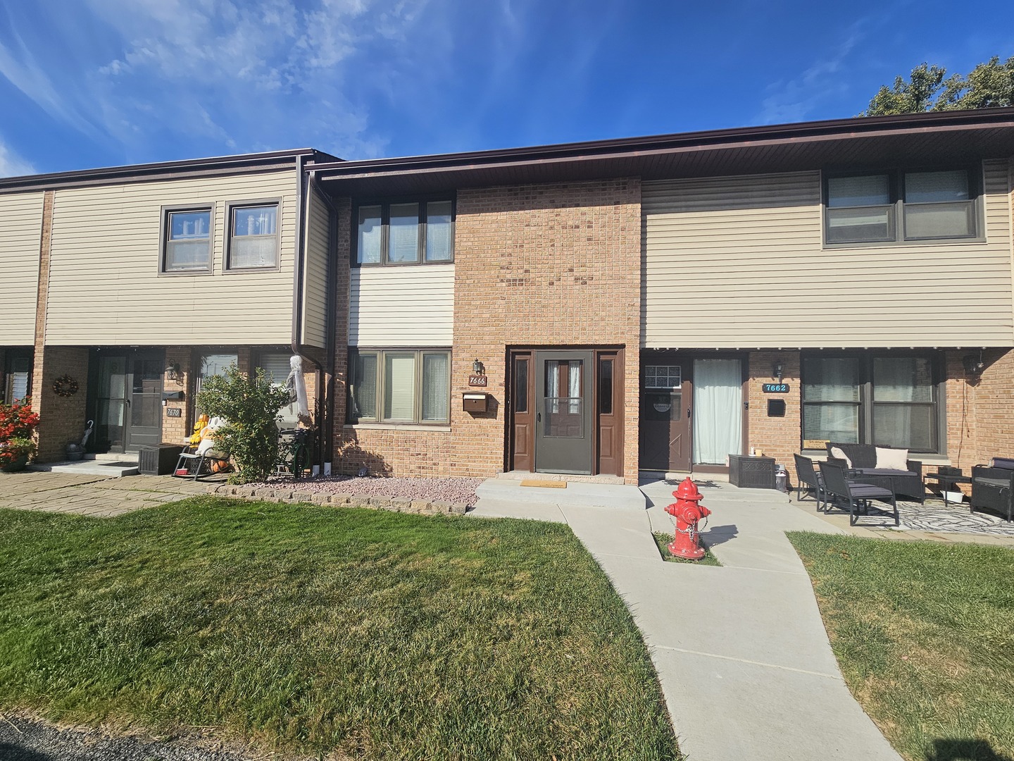 7666 S 88th Court, Justice, IL 60458