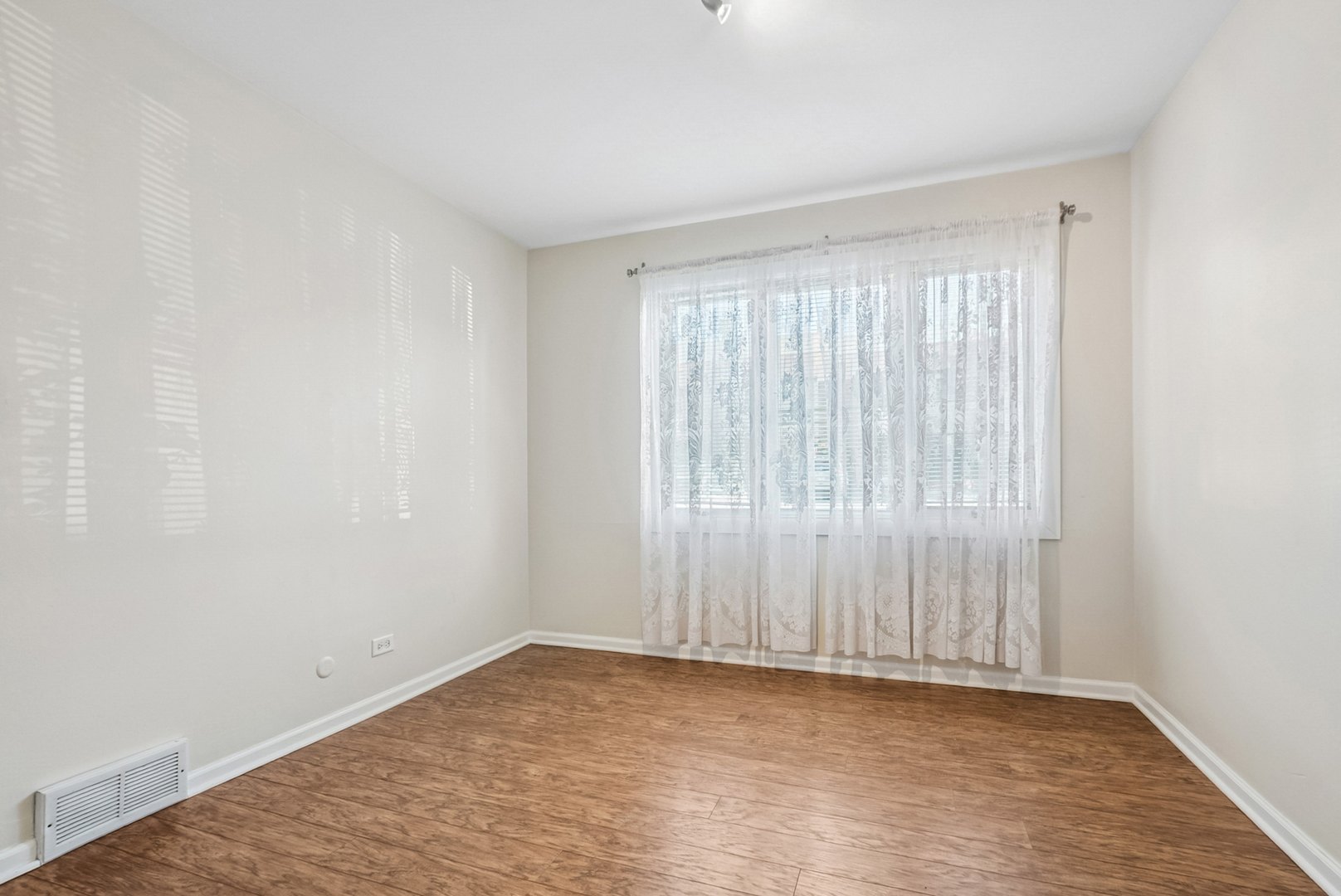 7666 S 88th Court, Justice, IL 60458