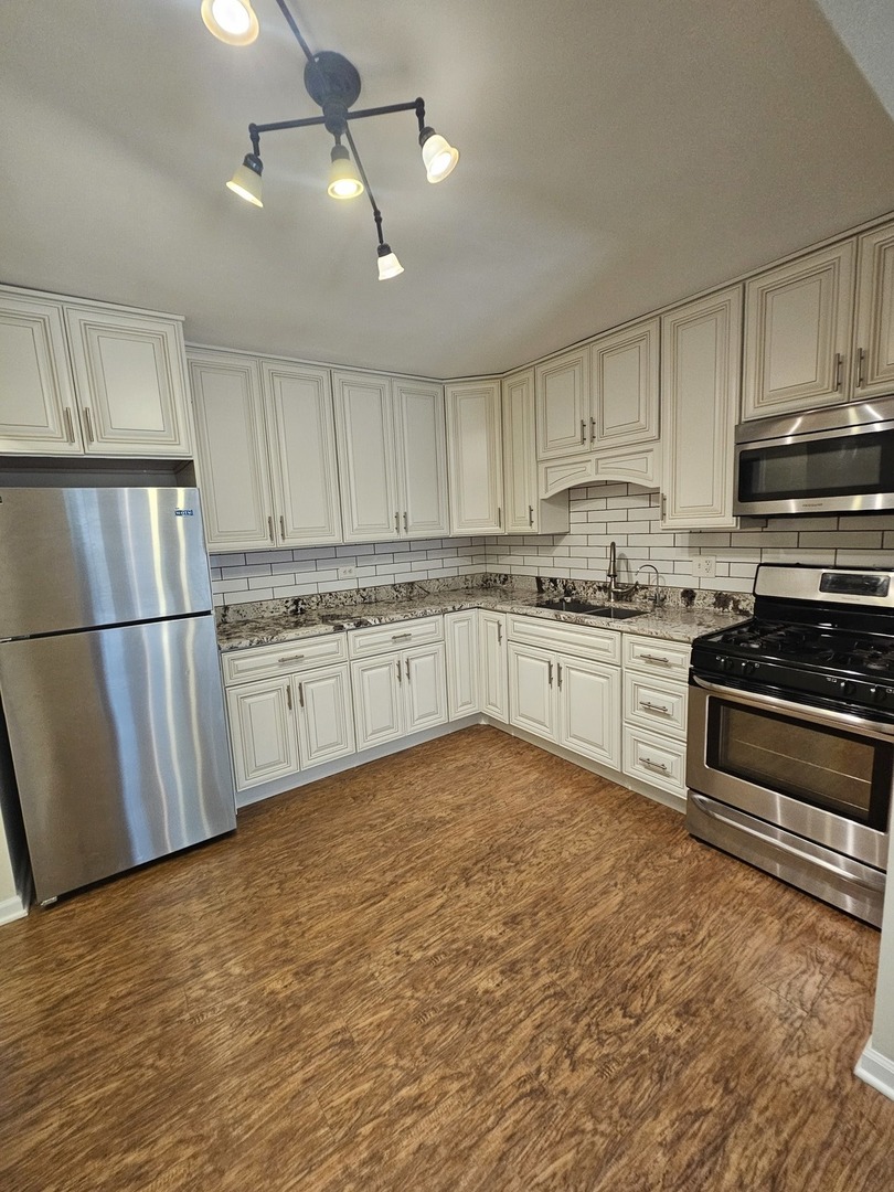 7666 S 88th Court, Justice, IL 60458
