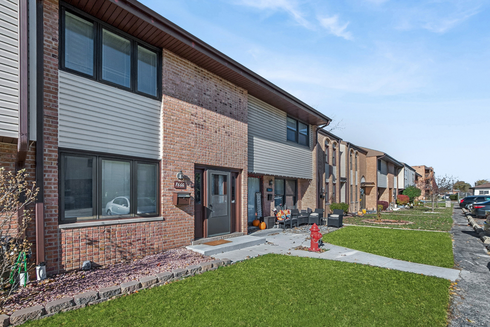 7666 S 88th Court, Justice, IL 60458