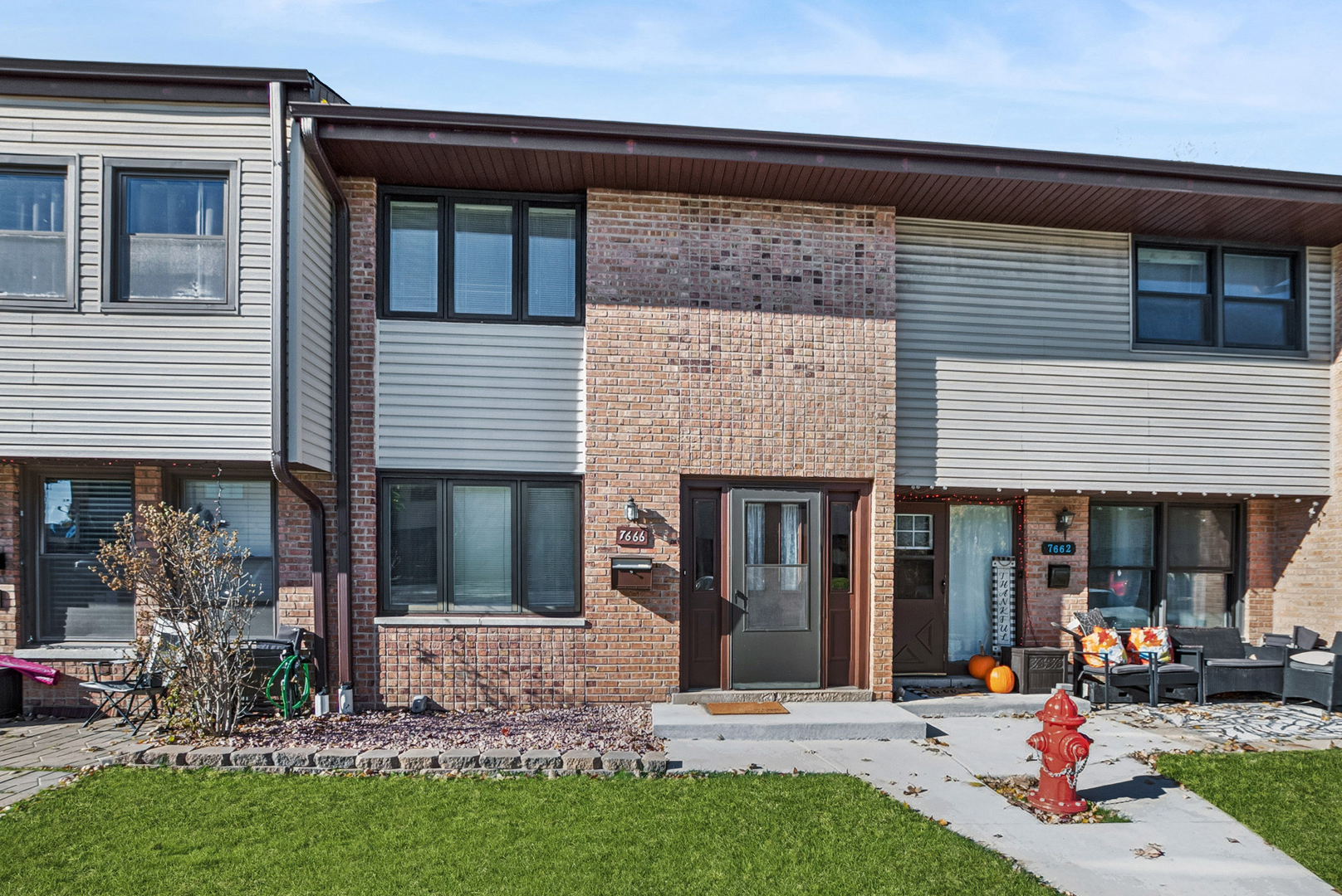 7666 S 88th Court, Justice, IL 60458