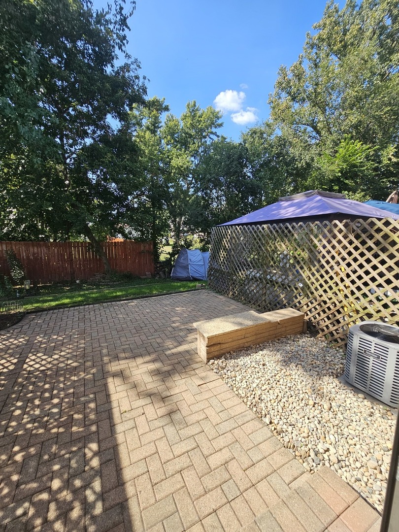 7666 S 88th Court, Justice, IL 60458