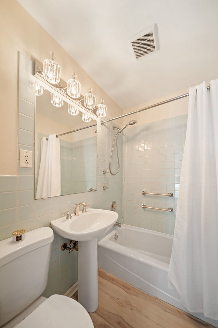 1805 Gilbert Avenue, Downers Grove, IL 60515