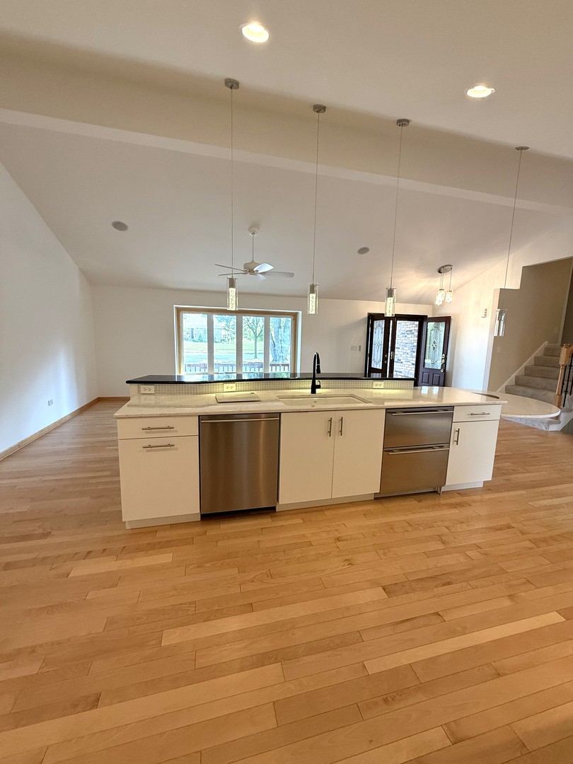 701 Brookside Lane, Frankfort, IL 60423